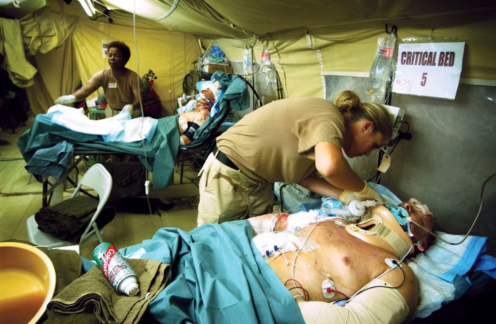 Les réflexions de trois médecins militaires Français sur l'organisation générale de la médecine du champ de bataille