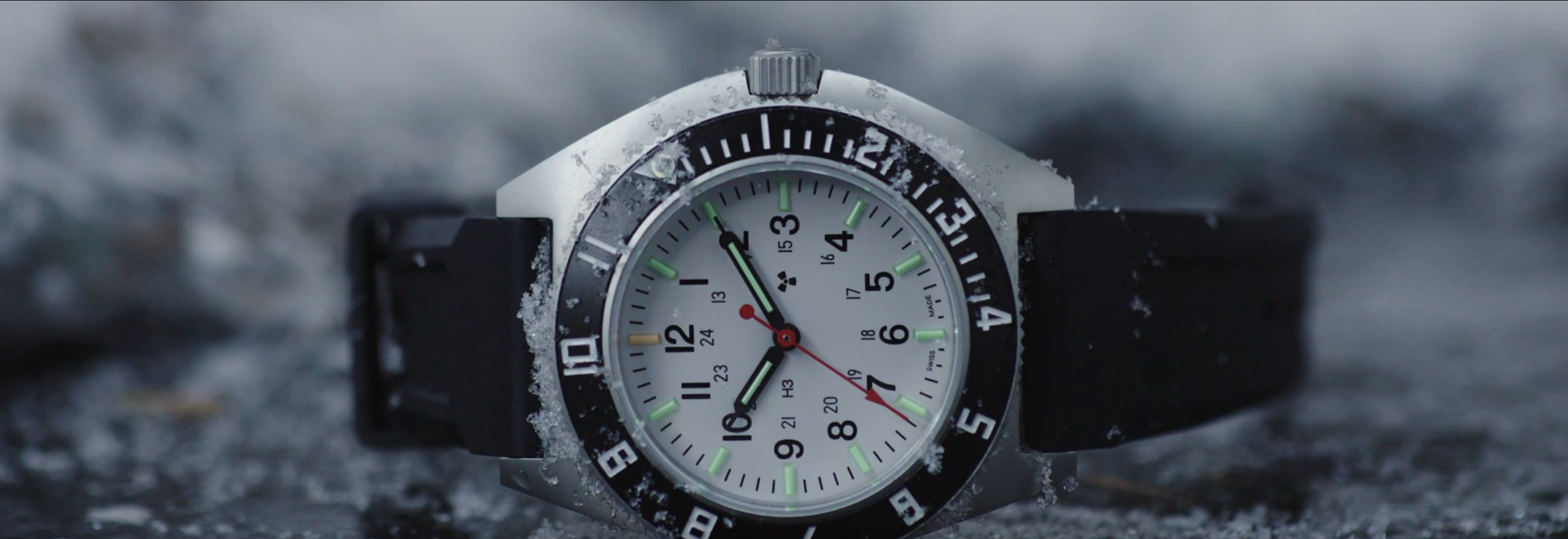 41mm Arctic Steel Navigator (SSNAV) on Black 3-Piece Rubber Strap Kit aresmaxima.com