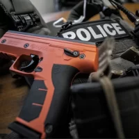 Pistolet BYRNA LE (ORANGE) aresmaxima.com