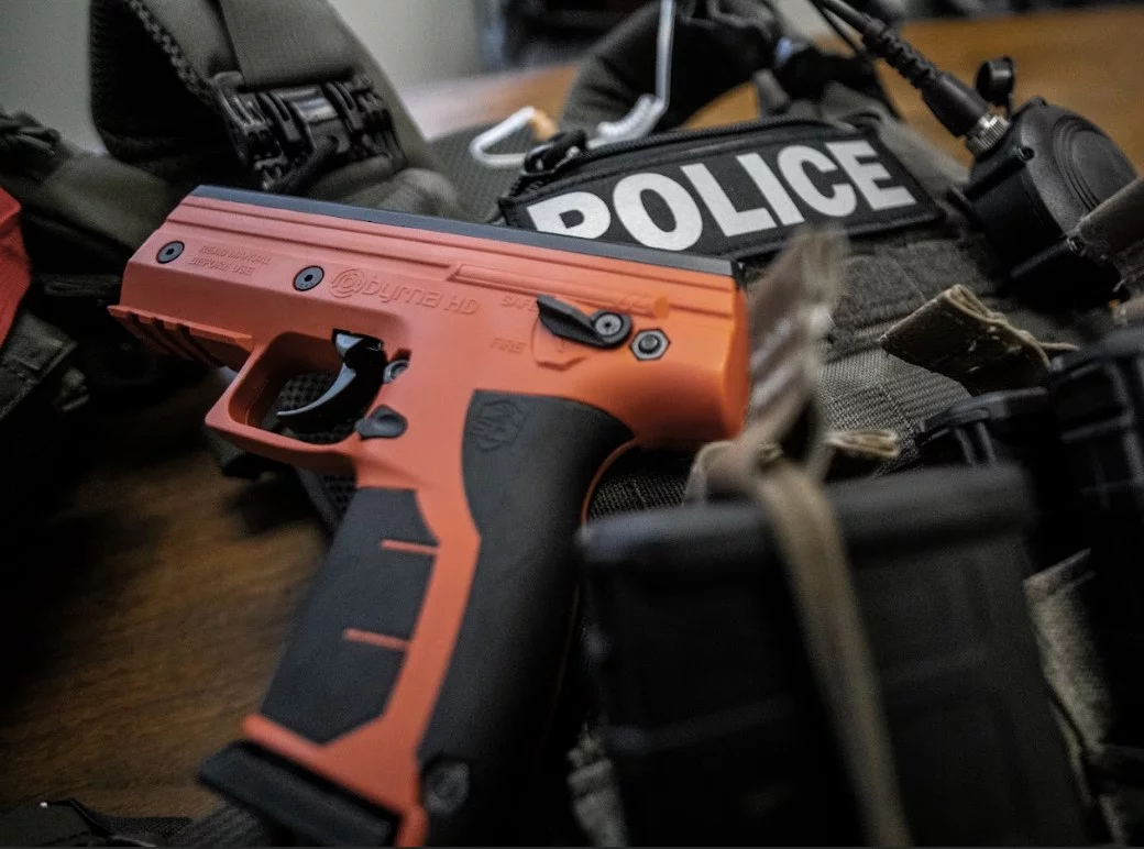 Pistolet BYRNA LE (ORANGE) aresmaxima.com